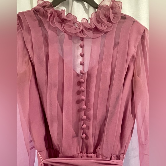 Miss Elliette California Ruffled Collar Full length Dress *Like New*. Size 6 - Picture 5 of 9